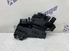 Кронштейн замка двери Volvo XC90 2019 32310709 2 B4204T26, задний левый