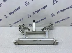 Кронштейн радиатора нижнее Porsche Taycan 2021 9J1713633B 9J1 EBFA, передний
