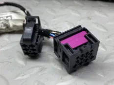 Спойлер крышки багажника Porsche Taycan 2021 9J1827933B 9J1 EBFA