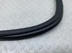 Уплотнительная резинка крышки багажника Porsche Taycan 2021 9J1827705AY 9J1 EBFA, задняя