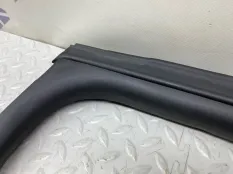 Уплотнительная резинка двери Porsche Taycan 2021 9J1833722AY 9J1 EBFA, задняя правая
