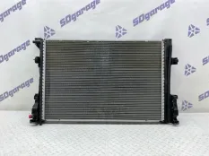 Радиатор охлаждения двигателя Mercedes-Benz B-Class 2013 A2465001303 W247 D651901