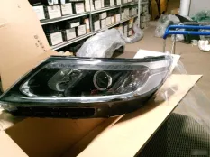 Фара галоген Kia Sorento 2 2012 921012P550, левая