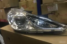 Фара Hyundai Sonata 6 2010 921023S000, правая