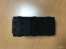 Кнопки стеклоподъемника Kia Rio 3 2011 935704Y000