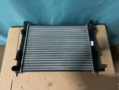 Радиатор охлаждения Renault Logan 2 2012 214105731R