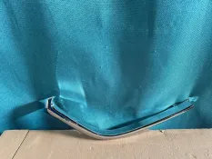 Молдинг решетки радиатора Mazda 3 2018-2024 B63B507J1A, правый