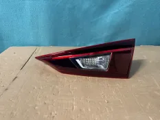 Фонарь внутренний Mazda 3 2013-2018 B45A513F0, правый