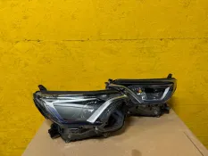 Фара Toyota RAV 4 2016-2019 8113042650, правая