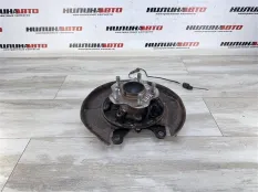 Кулак задний левый Nissan Juke F15 1.6 HR16DE 2013