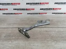 Петля капота левая Lancer 9 MN126933