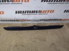 MN133888 Накладка крышки багажника Carisma