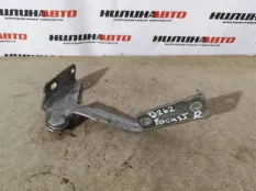 Петля капота правая Ford Focus 1 1101590