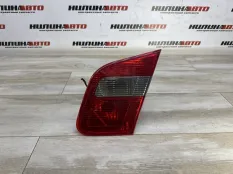 Фонарь правый Carisma крышки багажника MR485476