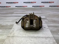 Суппорт Mitsubishi Carisma передний правый