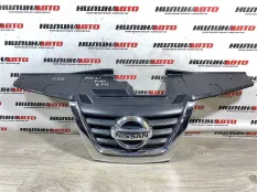 Решетка радиатора Nissan Juke оригинал