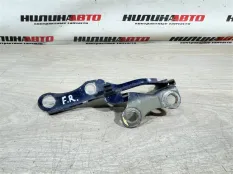 Петля капота правая Avensis 2 T250 5341005060
