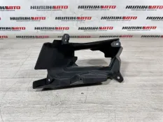 BDG851694B Кронштейн ПТФ Mazda 3 BL левый