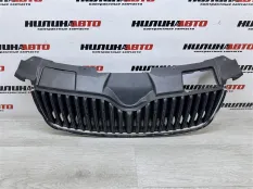 Решетка радиатора Fabia 2 дорестайлинг 5J0853668A