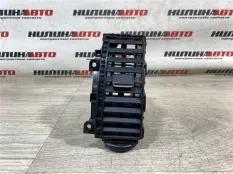 Дефлектор в торпеду правый Nissan Note 68750BH00A
