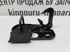 Крюк замка капота Volkswagen Passat 2005-2010 3C0823480A B6 3C2