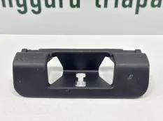 Накладка замка багажника Renault Duster 2010-2015 909302239R 1 HSA/M ДО РЕСТАЙЛИНГ
