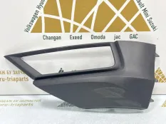 Решетка противотуманной фары Volkswagen Tiguan 2016-2020 5NA853211A 2 AD1 ДО РЕСТАЙЛИНГ, левая