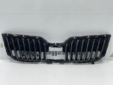 Решетка радиатора Skoda Superb 2015-2019 3V0853653B 3 3V3 ДО РЕСТАЙЛИНГ