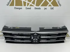 Решетка радиатора Volkswagen Tiguan 2016-2020 5NA853653 2 AD1 ДО РЕСТАЙЛИНГ
