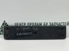 Площадка номерного знака Volkswagen Tiguan 2016-2020 5NA807287 2 AD1 ДО РЕСТАЙЛИНГ, передняя