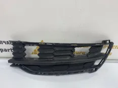 Решетка бампера Skoda Karoq 2019 57A807368, правая