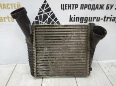 Интеркулер Volkswagen Touareg 2010-2014 7L6145803D 2 7P5 ДО РЕСТАЙЛИНГ