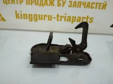 Крюк замка капота Volkswagen Touareg 2014-2018 7P0823480 2 7P5 РЕСТАЙЛИНГ