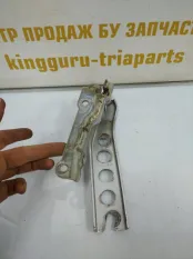 Петля капота Skoda Octavia 2008-2013 1Z0823301C A5 РЕСТАЙЛИНГ, левая