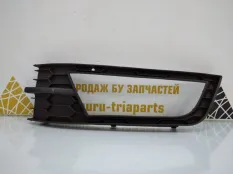 Решетка противотуманной фары Skoda Octavia 2013-2017 5E0807681 A7 5E3 ДО РЕСТАЙЛИНГ, левая