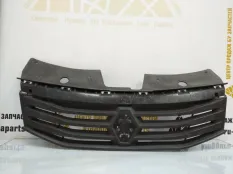 Решетка радиатора Renault Sandero 2009-2014 8200925718 1 BS0_