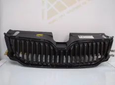 Решетка радиатора Skoda Octavia 2013-2017 5E0853653 A7 5E3 ДО РЕСТАЙЛИНГ