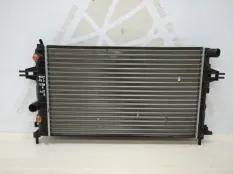 Радиатор охлаждения двигателя Opel Astra 2006-2014 1300265 H L69 СЕДАН РЕСТАЙЛИНГ