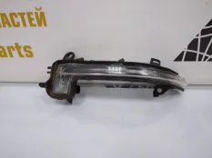 Повторитель поворота в зеркало BMW X2 2018-2021 63137461785 F39, левый