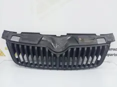 Решетка радиатора Skoda Fabia 2010-2014 5J0853668C 2 5J2 РЕСТАЙЛИНГ