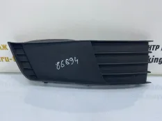 Решетка противотуманной фары Skoda Octavia 2013-2017 5E0807368 A7 5E3 ДО РЕСТАЙЛИНГ, правая