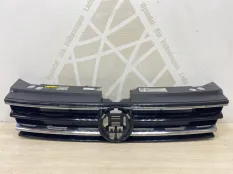 Решетка радиатора Volkswagen Tiguan 2016-2020 5NA853653 2 AD1 ДО РЕСТАЙЛИНГ