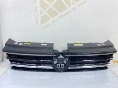 Решетка радиатора Volkswagen Tiguan 2016-2020 5NA853653 2 AD1 ДО РЕСТАЙЛИНГ