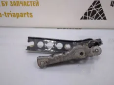 Петля капота Skoda Octavia 2008-2013 1Z0823302C A5 РЕСТАЙЛИНГ, правая