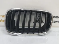 Решетка радиатора BMW X5 2010-2013 51317157687 E70 РЕСТАЙЛИНГ, левая