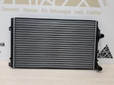Радиатор охлаждения двигателя Skoda Octavia 2008-2013 133108A2 A5