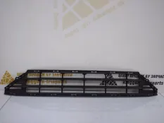 Решетка бампера нижняя Volvo XC60 2017-2021 31425175 2 UZ ДО РЕСТАЙЛИНГ