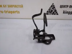 Крюк замка капота Skoda Octavia 2008-2013 1Z0823480 A5 РЕСТАЙЛИНГ