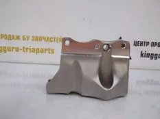 Кронштейн двигателя BMW X1 2015-2019 11128511299 F48, передний правый