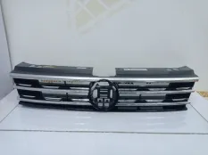 Решетка радиатора Volkswagen Tiguan 2016-2020 5NA853653B 2 AD1 ДО РЕСТАЙЛИНГ